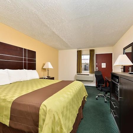 Americas Best Value Inn - Port Jefferson Station - Long Island Room photo