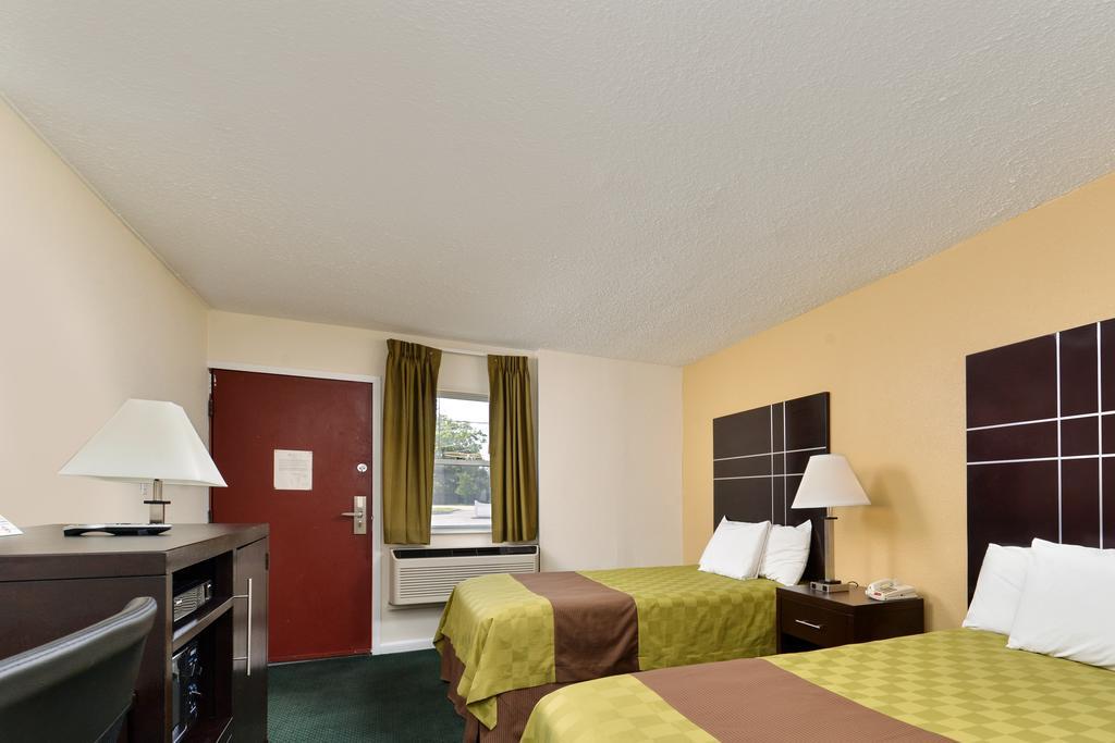 Americas Best Value Inn - Port Jefferson Station - Long Island Room photo