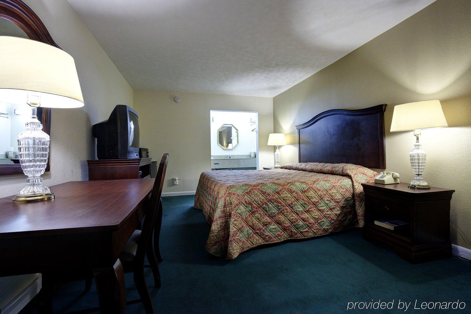 Americas Best Value Inn - Port Jefferson Station - Long Island Room photo