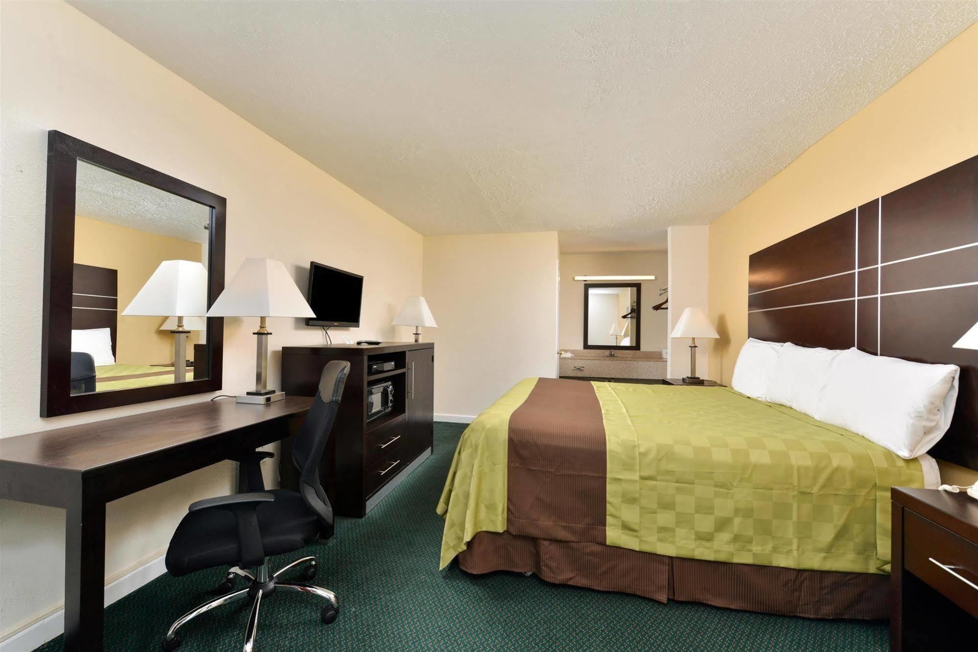 Americas Best Value Inn - Port Jefferson Station - Long Island Exterior photo